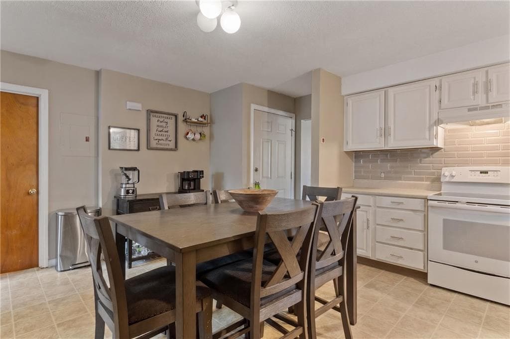 76 Dewey Street photo 14