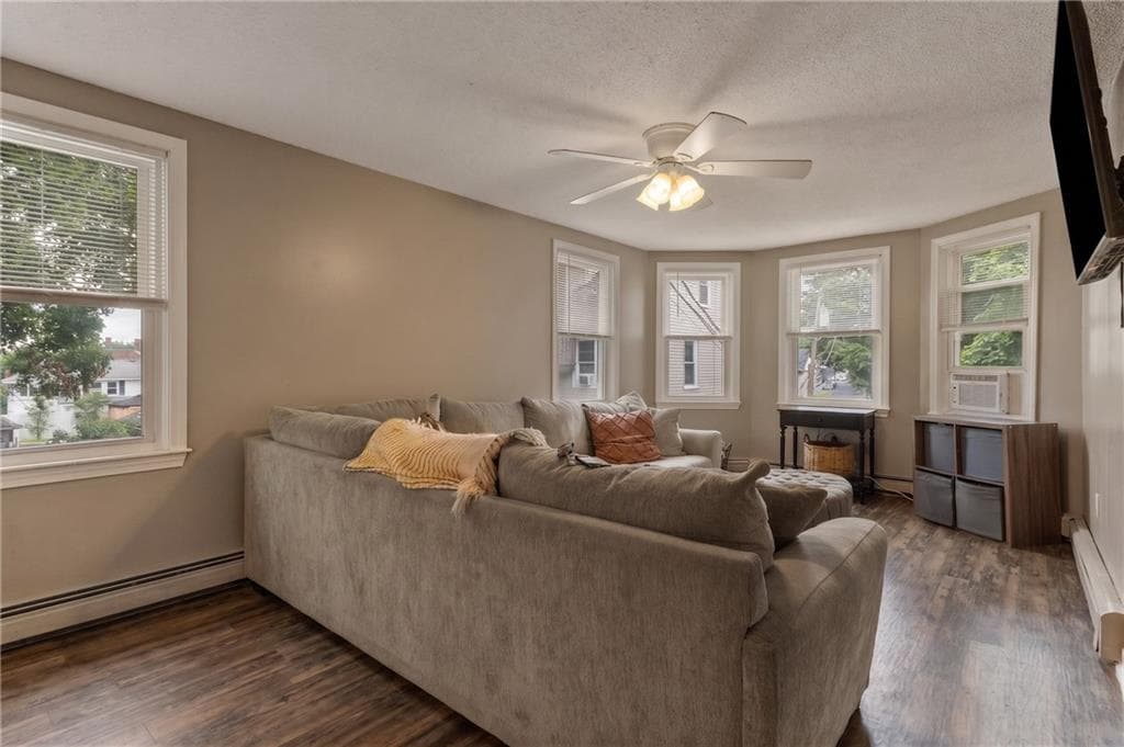 76 Dewey Street photo 15