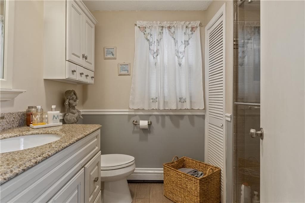 76 Dewey Street photo 11