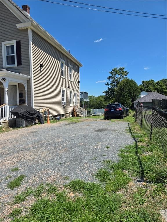 139 TOWER Street photo 3