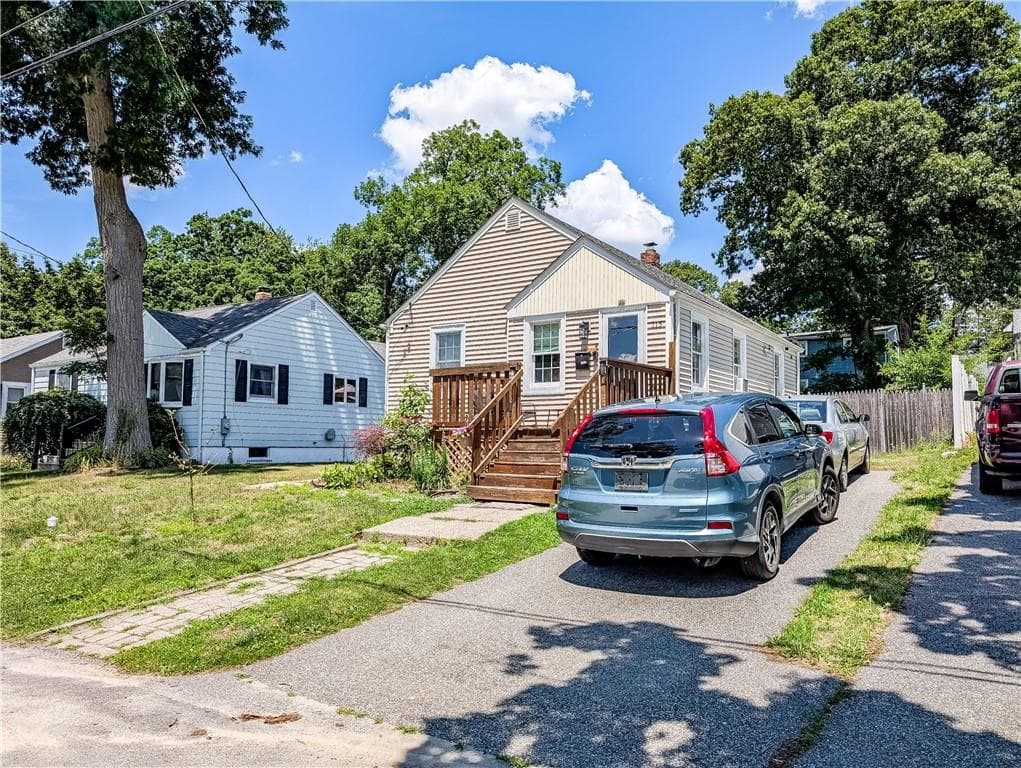 115 Davis Avenue photo 2