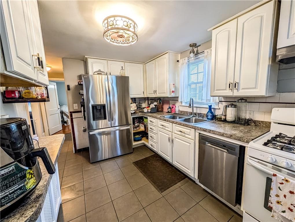 115 Davis Avenue photo 13