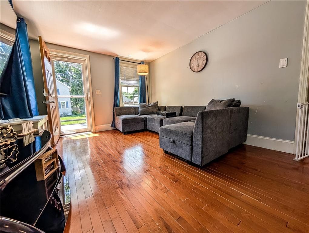 115 Davis Avenue photo 10