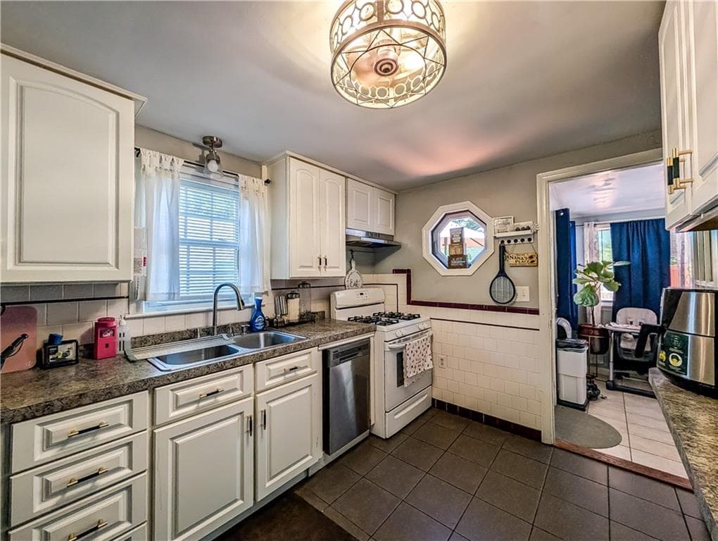115 Davis Avenue photo 14