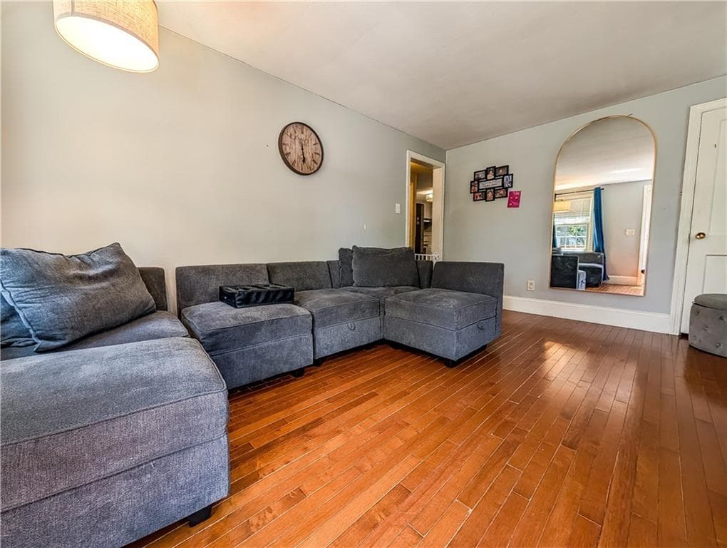 115 Davis Avenue photo 11