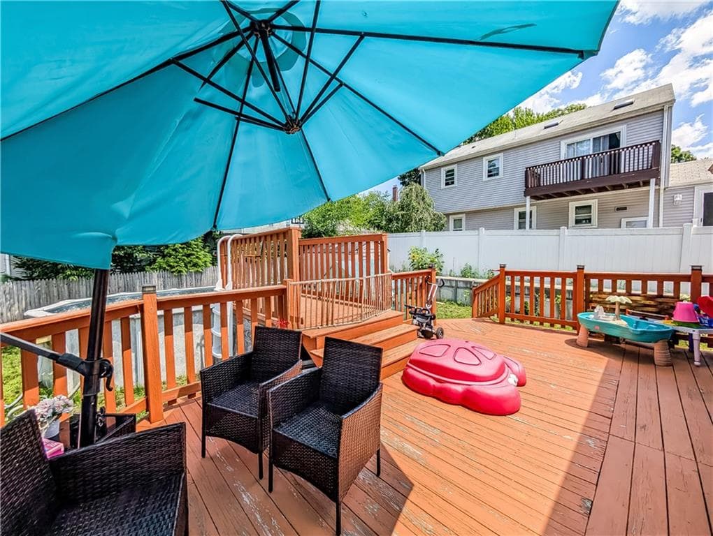 115 Davis Avenue photo 4