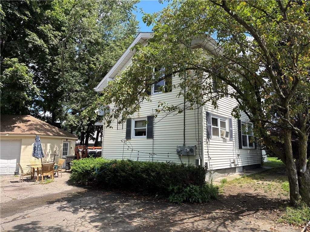 220 Dunnell Avenue photo 2