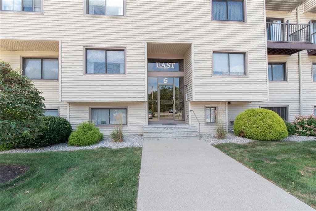 196 Old River Road UNIT 5B East