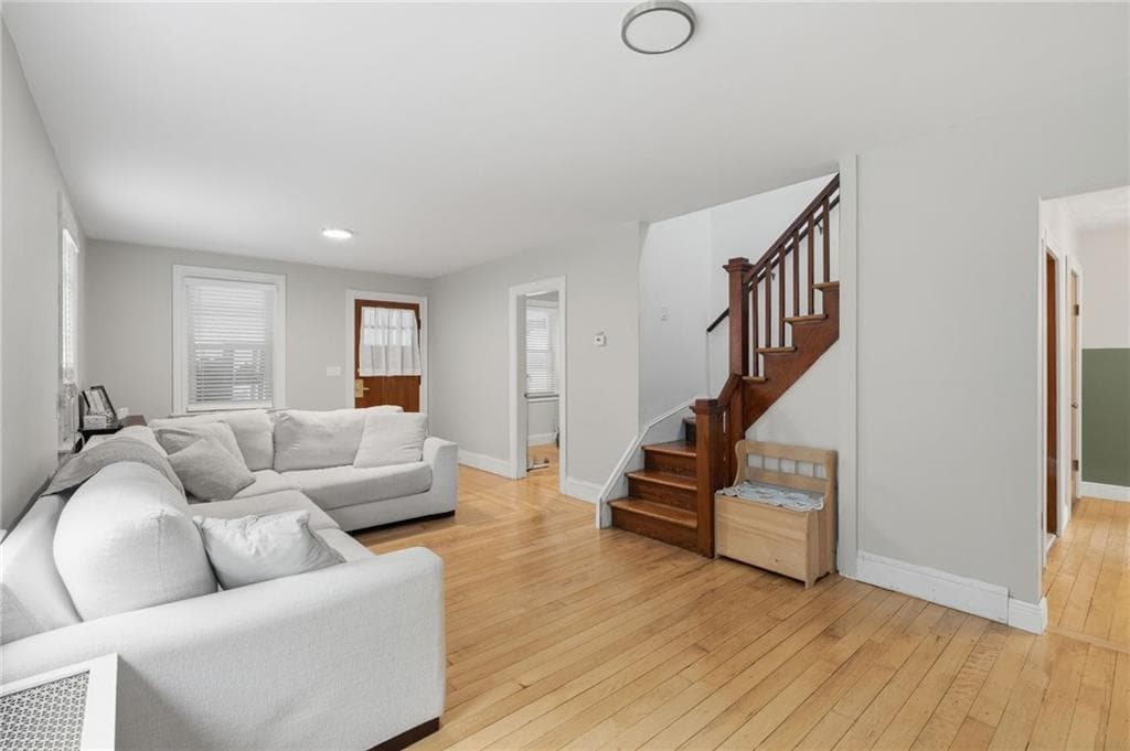 16 Beechcrest Street photo 4