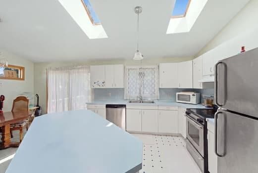 110 Barrett Avenue photo 4