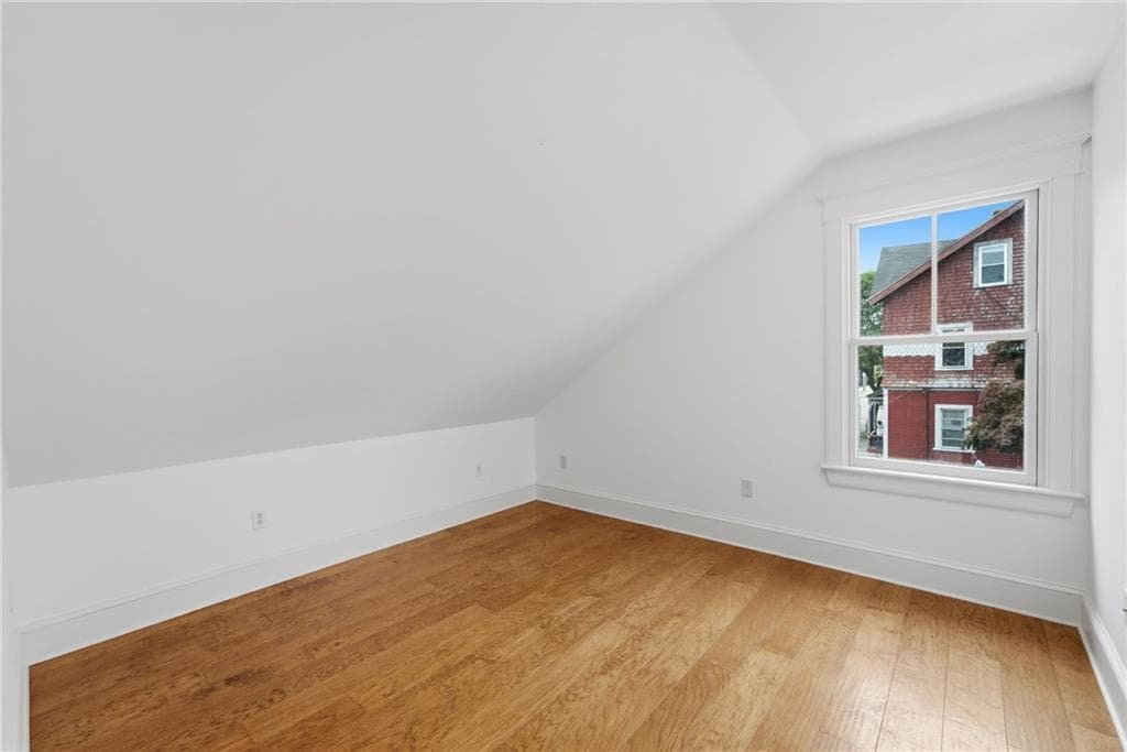 21 Elm Street photo 20