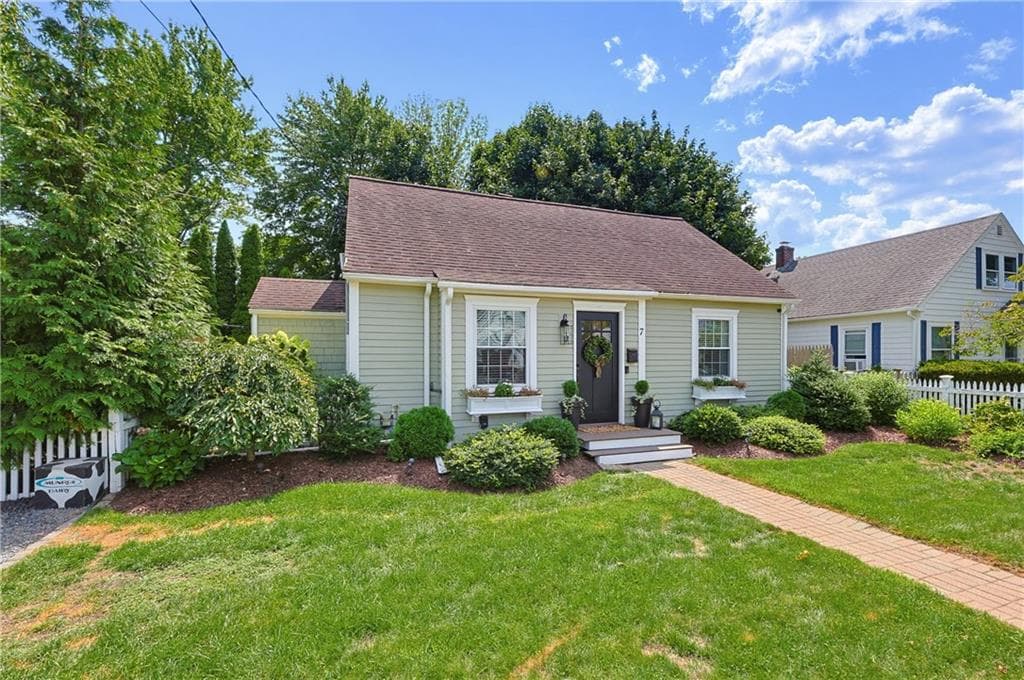 Single Family Residence at 7 Whipple Avenue, Barrington, photo 2 of 24