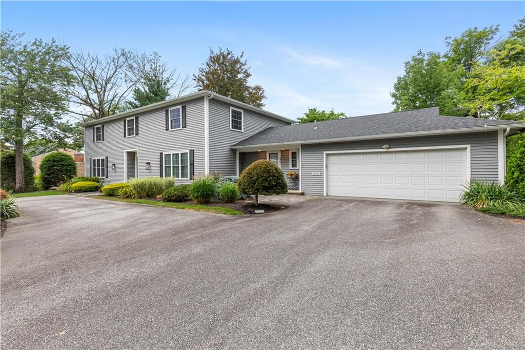 Single Family Residence at 145 East Hill Drive, Cranston, photo 5 of 50