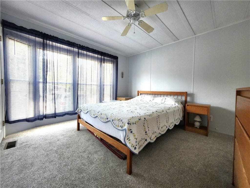 158 Holiday Court photo 26