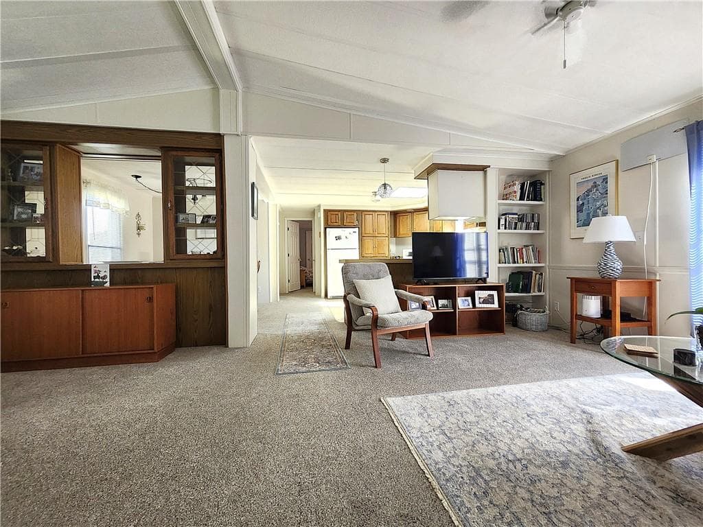 158 Holiday Court photo 14