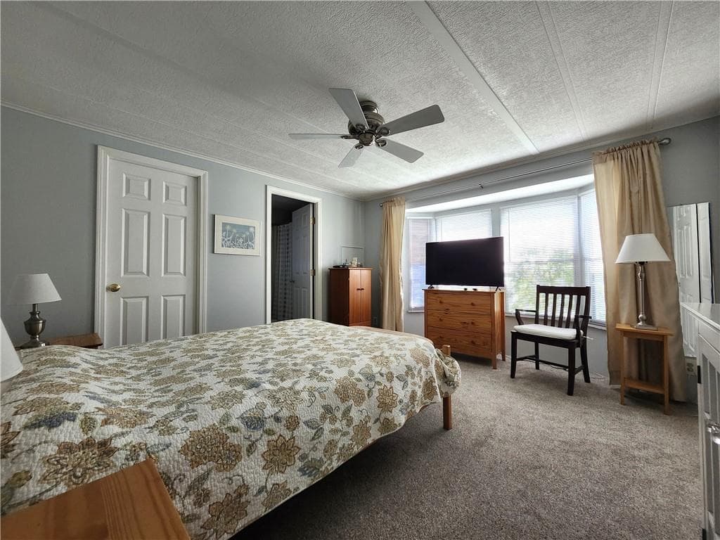 158 Holiday Court photo 19