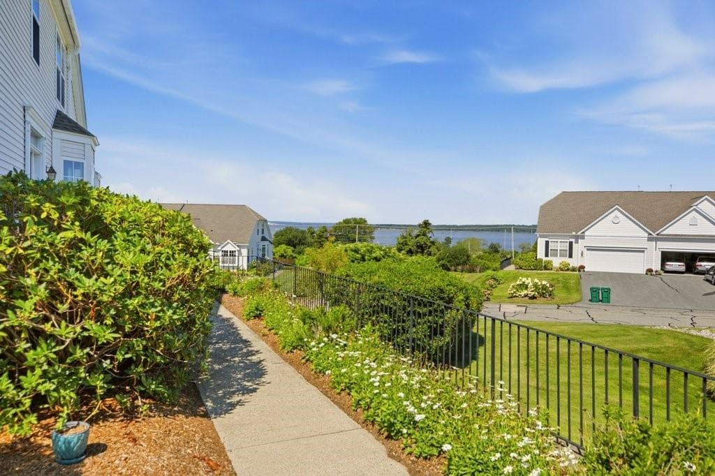 Condominium at 264 Rolling Hill Road UNIT 264, Portsmouth, photo 2 of 46