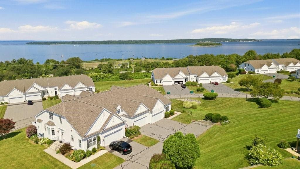 Condominium at 264 Rolling Hill Road UNIT 264, Portsmouth, photo 42 of 46