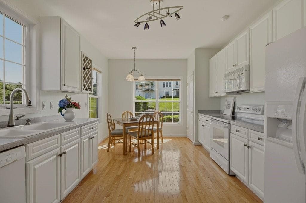 Condominium at 264 Rolling Hill Road UNIT 264, Portsmouth, photo 13 of 46