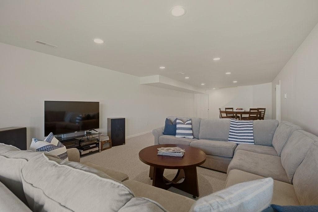 Condominium at 264 Rolling Hill Road UNIT 264, Portsmouth, photo 38 of 46
