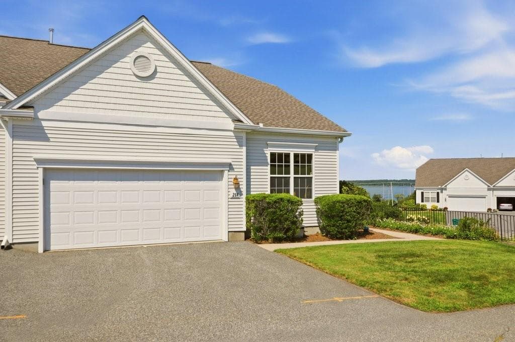 Condominium at 264 Rolling Hill Road UNIT 264, Portsmouth, photo 41 of 46