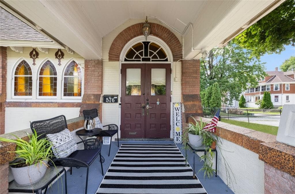 576 Fairmount Street photo 2