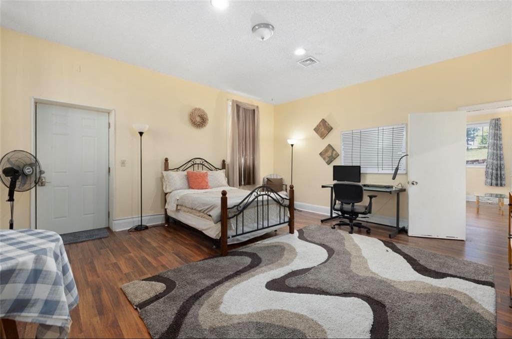 576 Fairmount Street photo 32