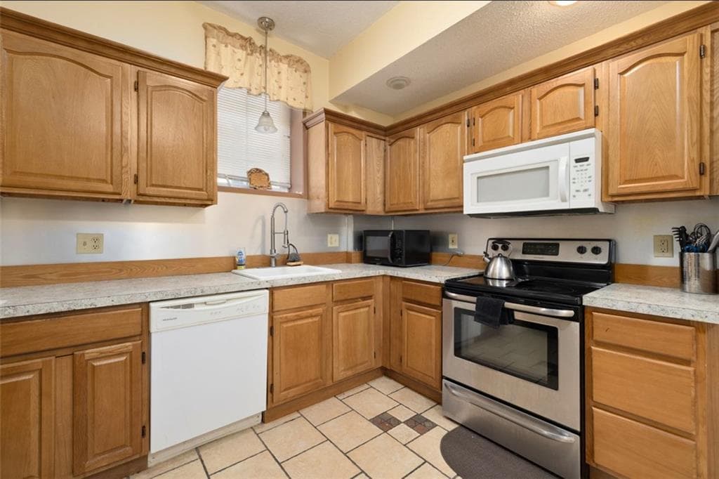 576 Fairmount Street photo 30