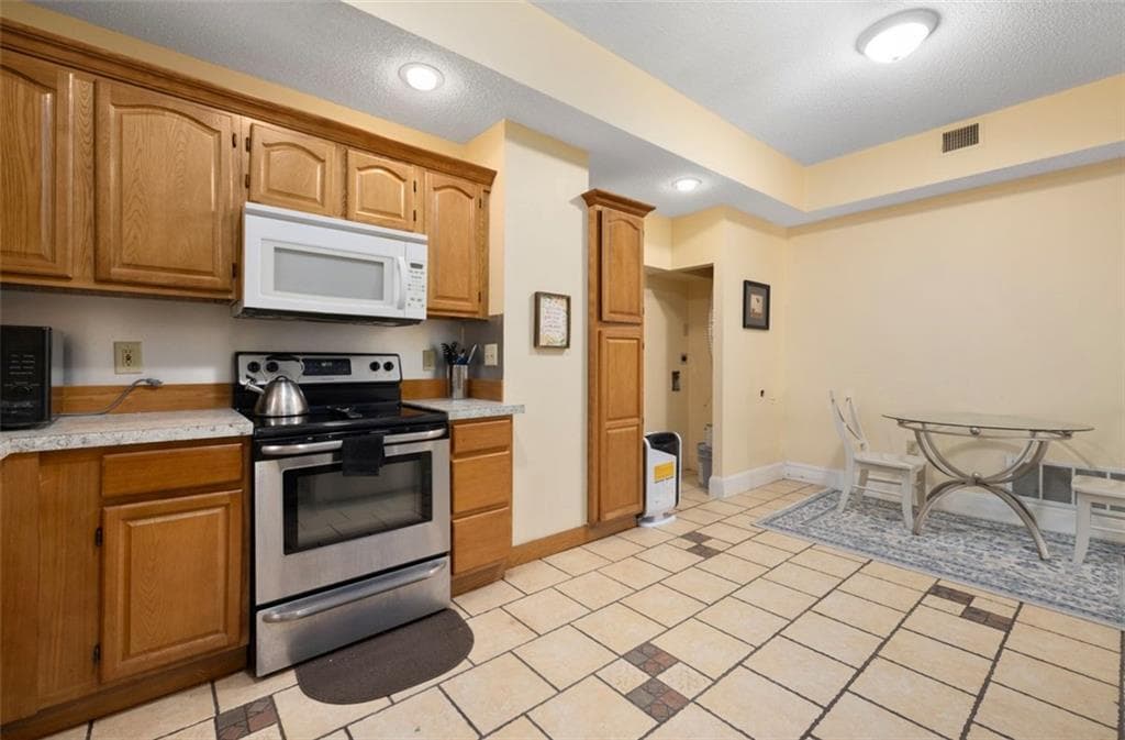 576 Fairmount Street photo 31