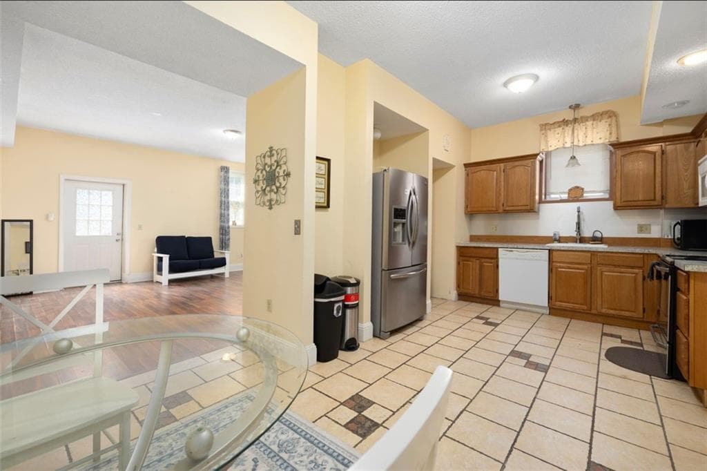 576 Fairmount Street photo 29