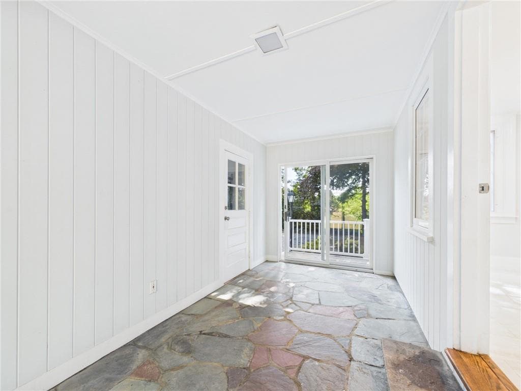 229 Hunt Avenue photo 7