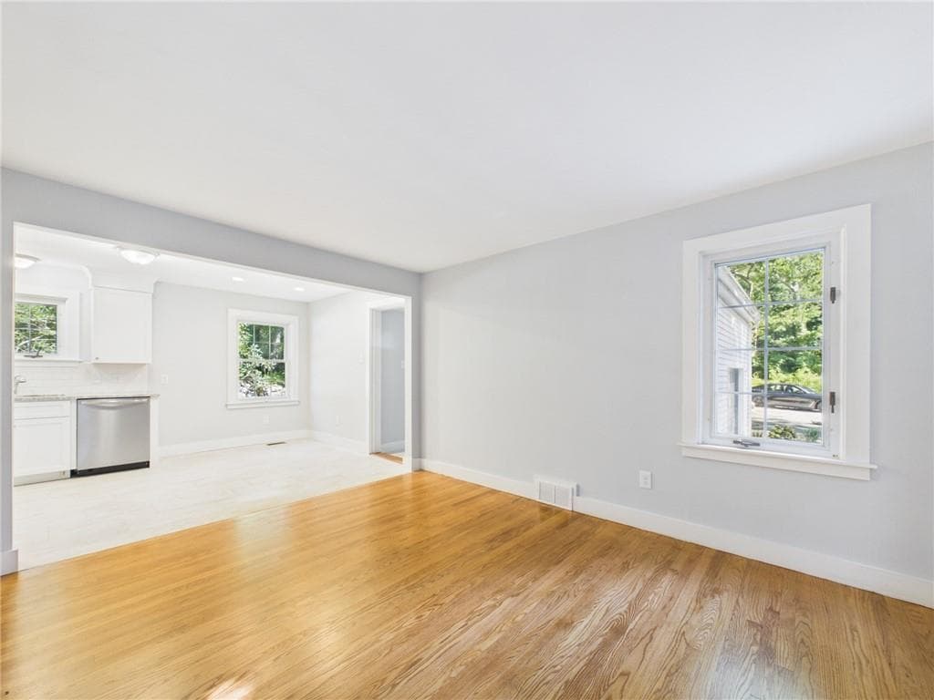229 Hunt Avenue photo 14