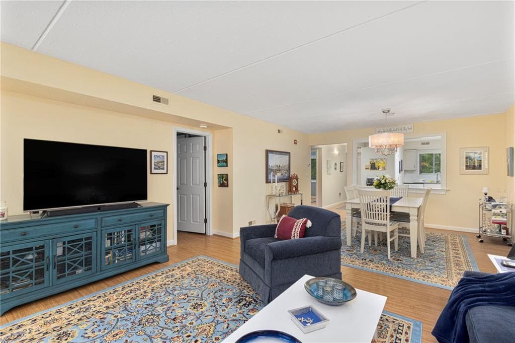 650 East Greenwich Avenue UNIT 3-308 photo 2