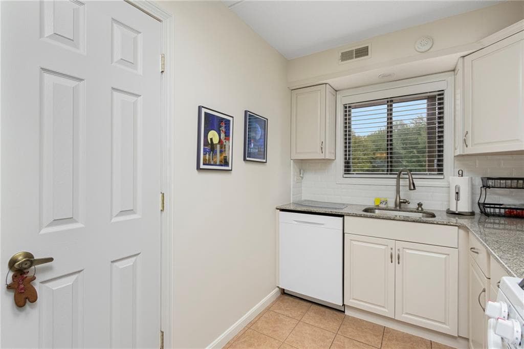 650 East Greenwich Avenue UNIT 3-308 photo 12