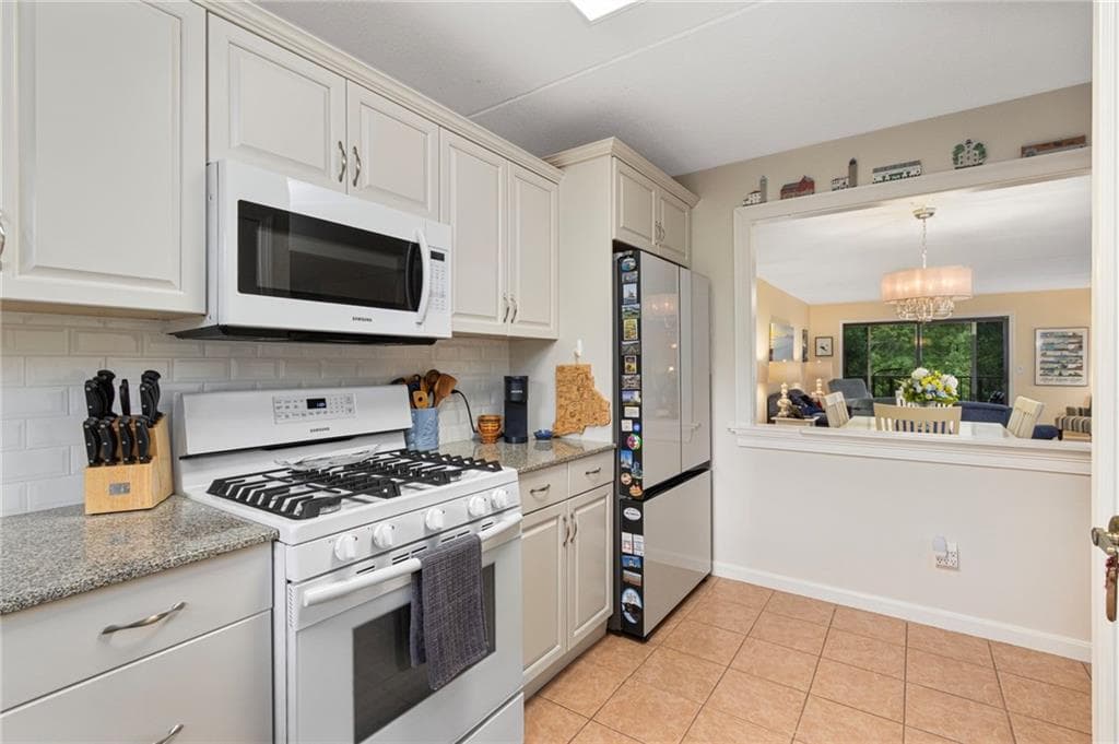 650 East Greenwich Avenue UNIT 3-308 photo 10
