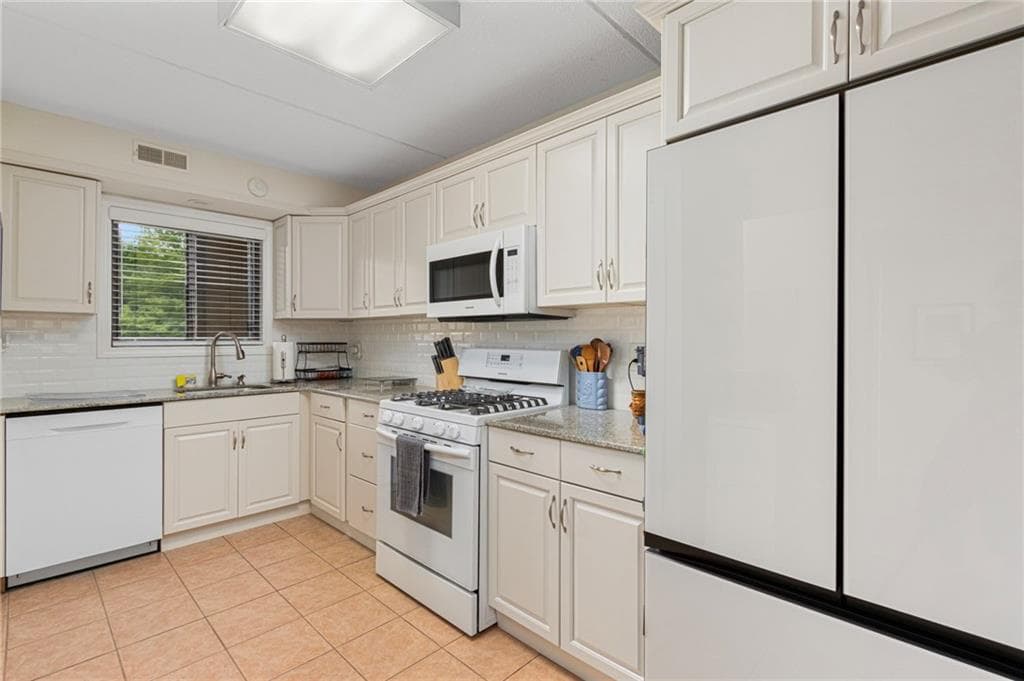 650 East Greenwich Avenue UNIT 3-308 photo 14