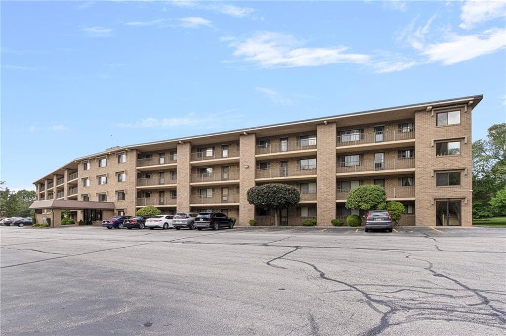 650 East Greenwich Avenue UNIT 3-308 photo 31