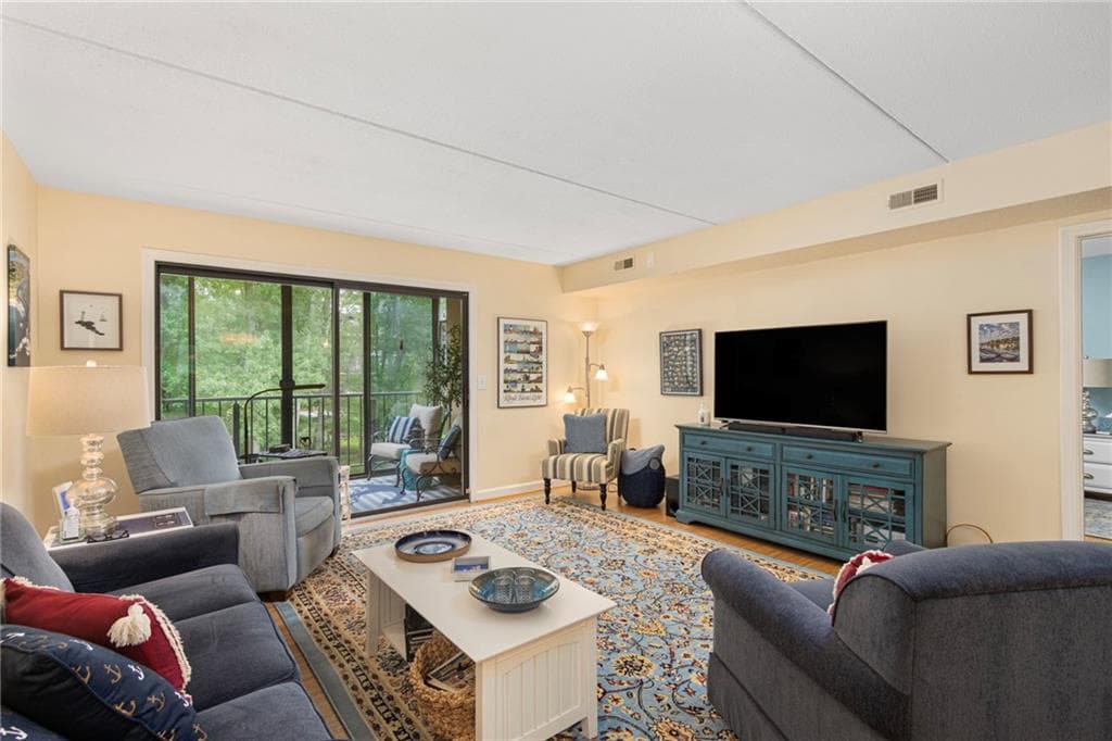 650 East Greenwich Avenue UNIT 3-308 photo 4