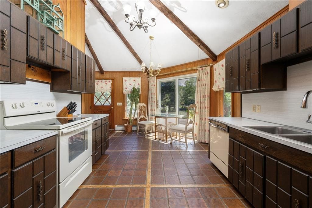 Single Family Residence at 1825 Middle Road, East Greenwich, photo 13 of 46