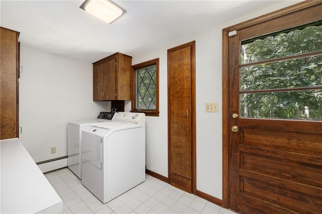 Single Family Residence at 1825 Middle Road, East Greenwich, photo 20 of 46