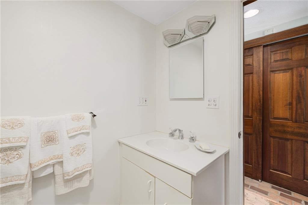 Single Family Residence at 1825 Middle Road, East Greenwich, photo 19 of 46