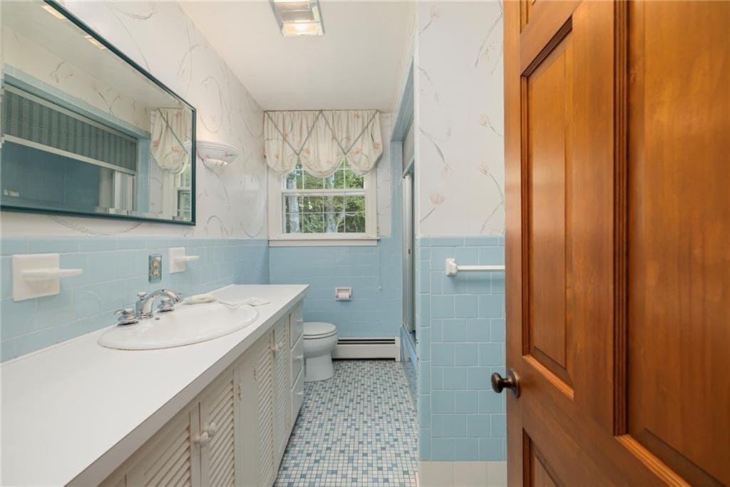 Single Family Residence at 1825 Middle Road, East Greenwich, photo 21 of 46