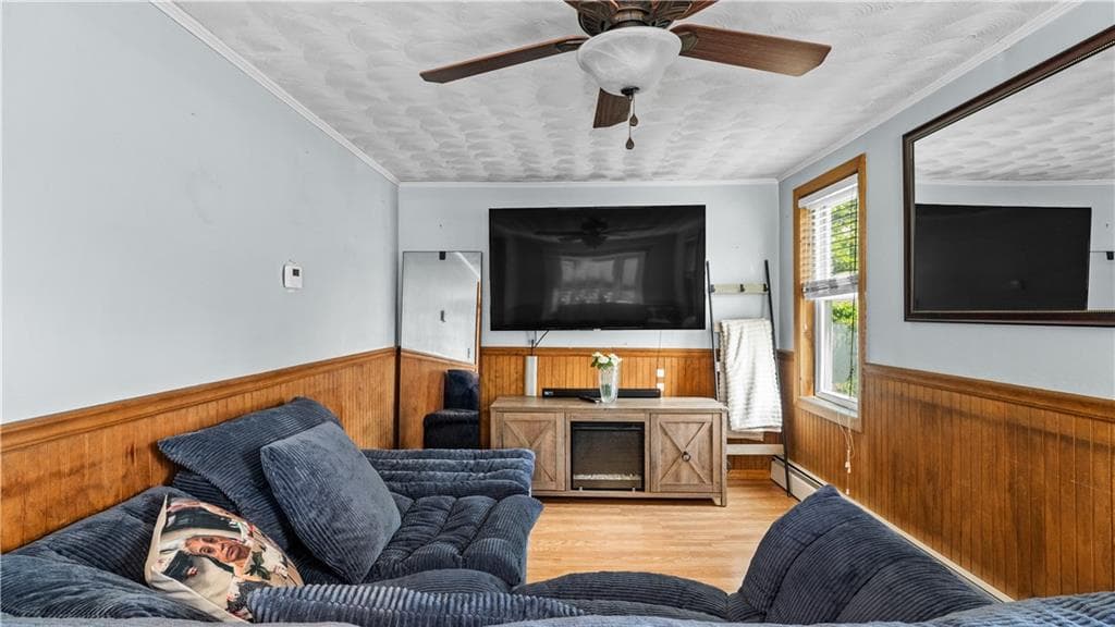 Single Family Residence at 62 Milton Road, Warwick, photo 7 of 27