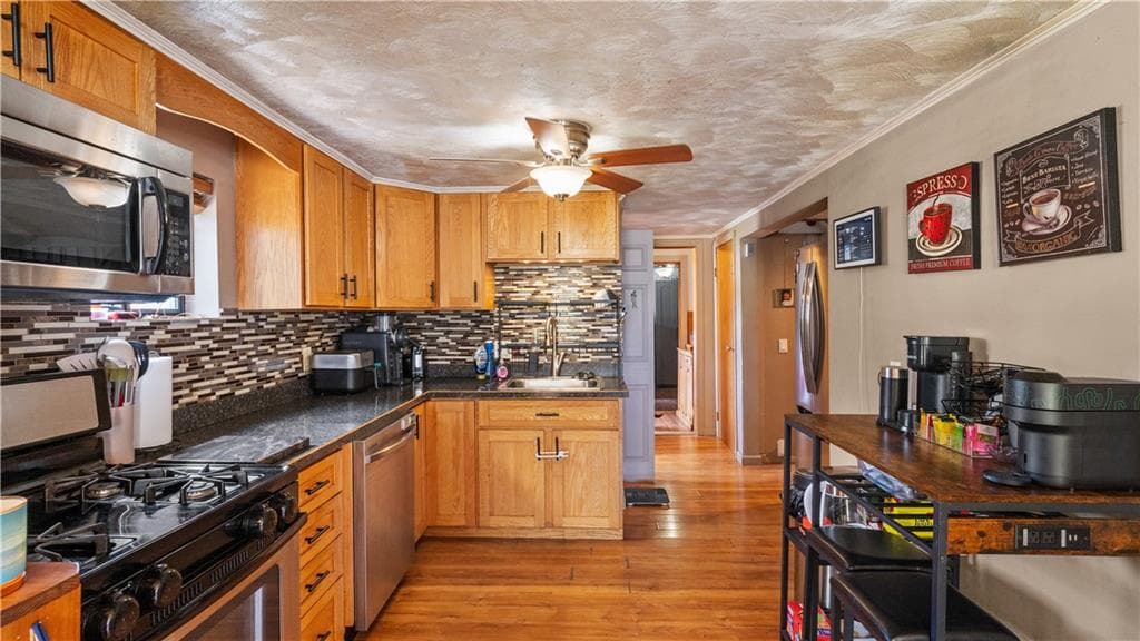 Single Family Residence at 62 Milton Road, Warwick, photo 9 of 27