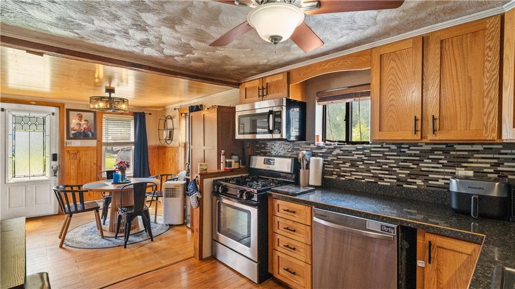 Single Family Residence at 62 Milton Road, Warwick, photo 10 of 27