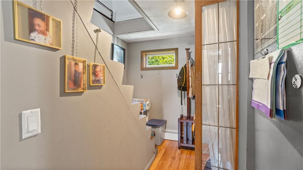 Single Family Residence at 62 Milton Road, Warwick, photo 15 of 27