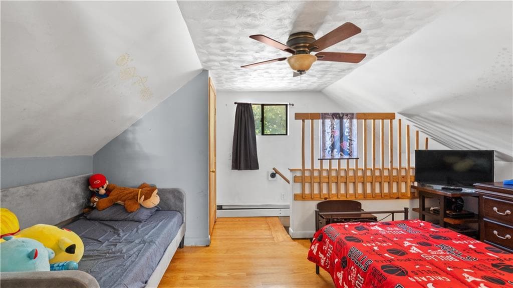 Single Family Residence at 62 Milton Road, Warwick, photo 19 of 27