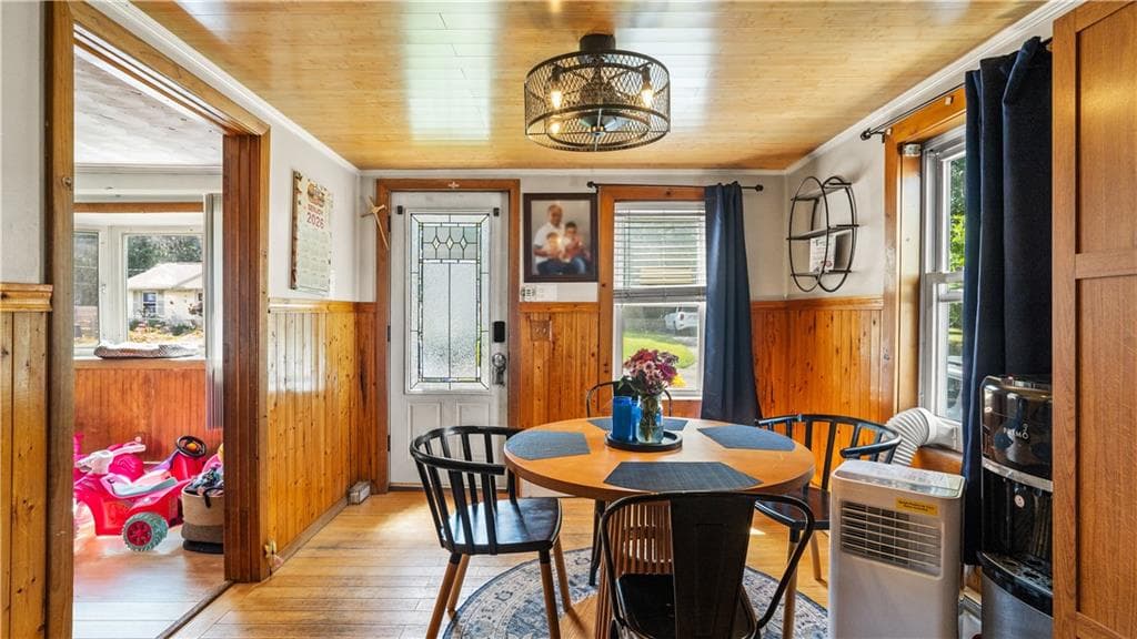 Single Family Residence at 62 Milton Road, Warwick, photo 4 of 27