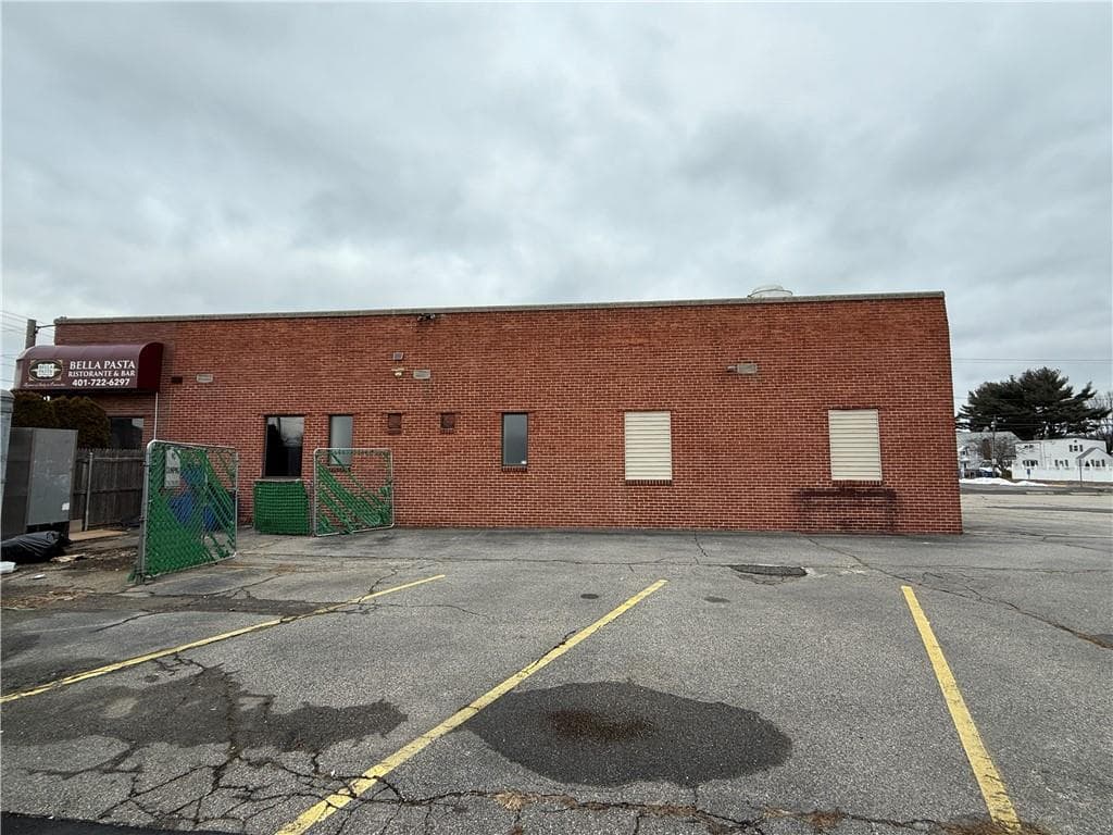 223 Newport Avenue photo 2