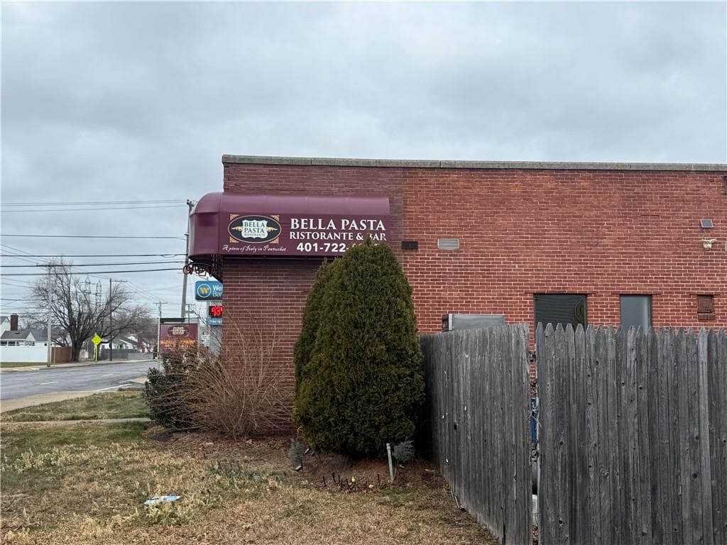 223 Newport Avenue photo 3